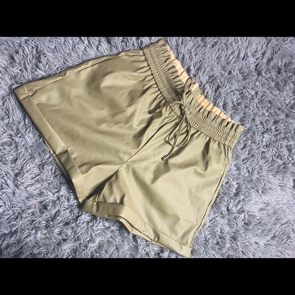 VEGAN LEATHER PAPERBAG WAIST SHORTS